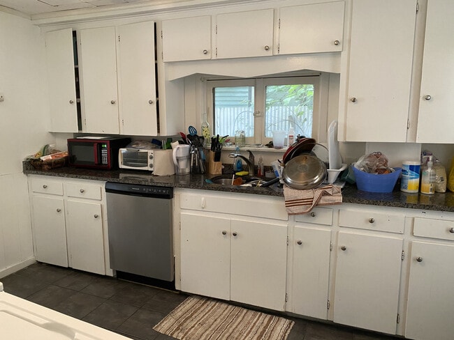property at 7 Walnut St