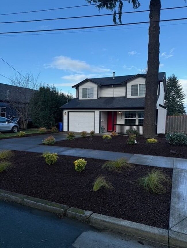 8567 N Charleston Ave in Portland, OR - Building Photo - Building Photo