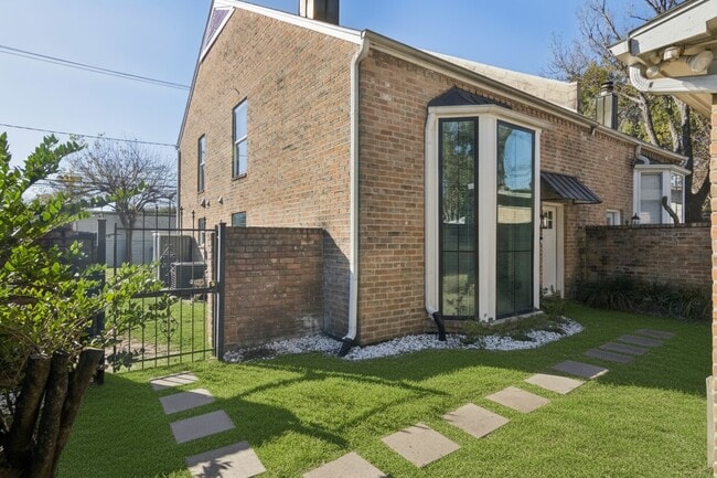 525 W 30th St in Houston, TX - Building Photo - Building Photo