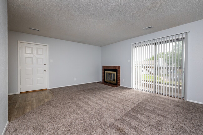 Whitehall Apartments in Topeka, KS - Building Photo - Interior Photo