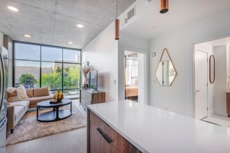 111 S 300 W-Unit -220 in Salt Lake City, UT - Building Photo - Building Photo