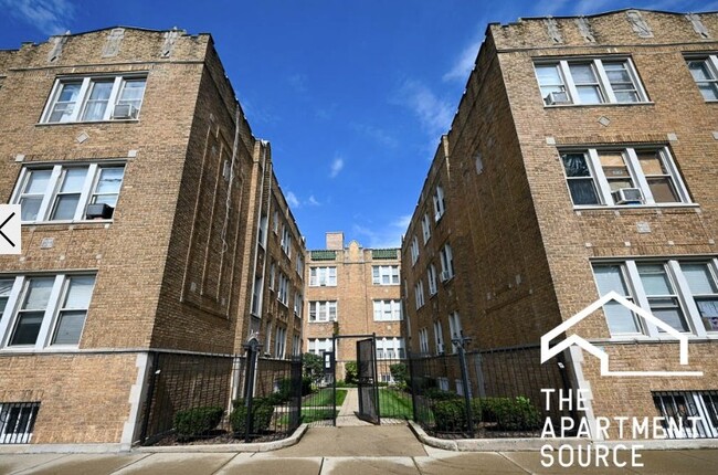 4554 W George St in Chicago, IL - Foto de edificio - Building Photo