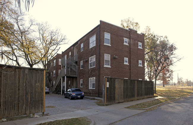 1223 S Elgin Ave in Tulsa, OK - Foto de edificio - Building Photo