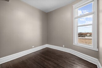 9710 S Avenue L, Unit 3 in Chicago, IL - Building Photo - Building Photo