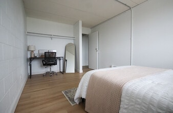 University Place - 50 University Ave E in Waterloo, ON - Building Photo - Building Photo