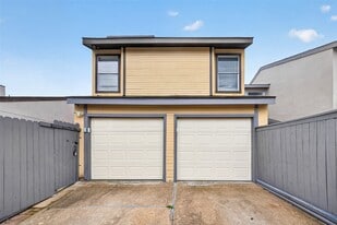 12317 Crest Lake Dr in Houston, TX - Building Photo