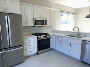 1329 Avonwood Ct in Lutz, FL - Building Photo - Building Photo