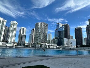 92 SW 3rd St, Unit 4804 in Miami, FL - Foto de edificio - Building Photo