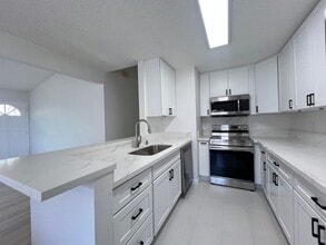 480 Mananai Pl in Honolulu, HI - Building Photo - Building Photo