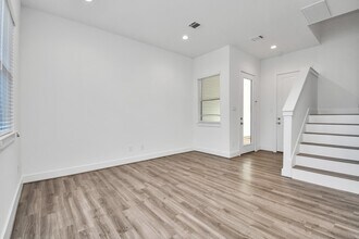 9020 Laverne Laurel Ln in Houston, TX - Building Photo - Building Photo