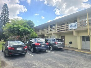 3030 NW 43 Terrace in Lauderdale Lakes, FL - Building Photo - Building Photo