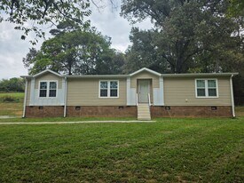 2946 Ellejoy Rd in Walland, TN - Building Photo