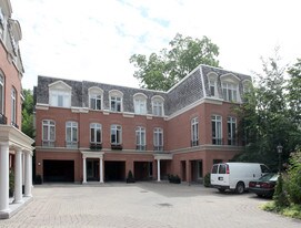 395 Brunswick Ave in Toronto, ON - Building Photo