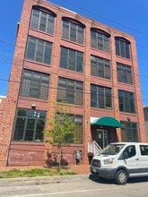 8 Grove St in Dover, NH - Building Photo - Building Photo