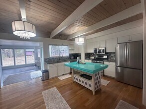1064 Modoc Way in South Lake Tahoe, CA - Building Photo - Building Photo