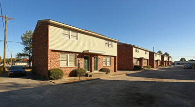 1524 Platt Springs Rd in West Columbia, SC - Foto de edificio - Building Photo