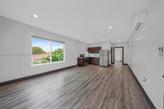1020 SW 23rd Ave in Miami, FL - Building Photo - Building Photo