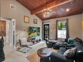 6401 SW 42nd Terrace in Miami, FL - Building Photo - Building Photo