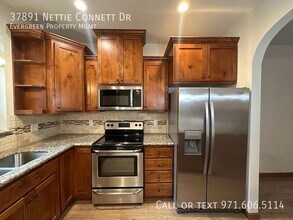 37891 Nettie Connett Dr in Sandy, OR - Building Photo - Building Photo
