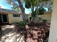 2609 Ridge Ln in Palm Harbor, FL - Foto de edificio - Building Photo