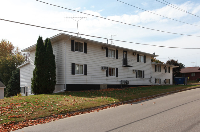 138 Bay St N in Ellsworth, WI - Foto de edificio - Building Photo