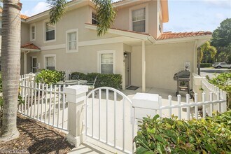 2476 Orchid Bay Dr in Naples, FL - Building Photo - Building Photo