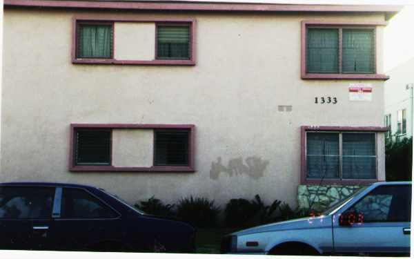 1333 S Gramercy Pl in Los Angeles, CA - Foto de edificio - Building Photo