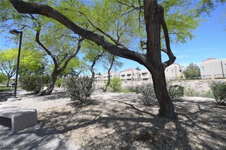 1901 High Valley Ct in Las Vegas, NV - Building Photo - Building Photo