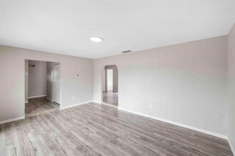 8190 Porto Chico Ave in North Port, FL - Building Photo - Building Photo