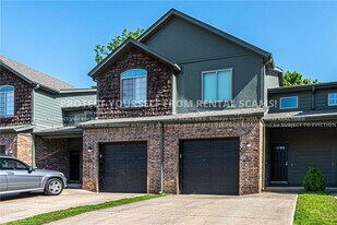 766 W Breeze Cove in Fayetteville, AR - Building Photo