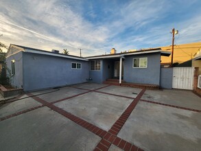 12549 Barbara Ann St in North Hollywood, CA - Foto de edificio - Building Photo