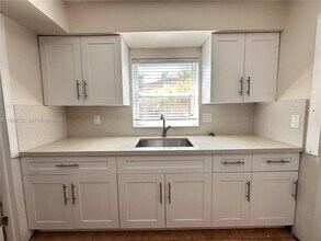 180 Penn Way in Fort Lauderdale, FL - Building Photo - Building Photo