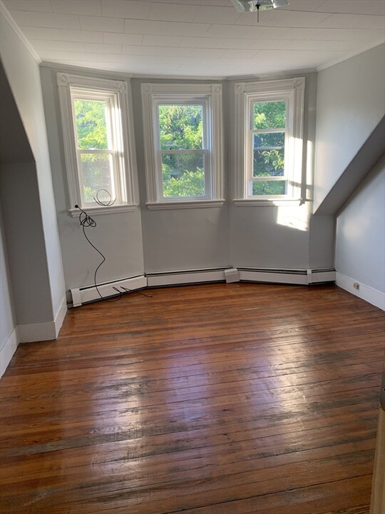 32 Mozart St, Unit 3 in Boston, MA - Building Photo