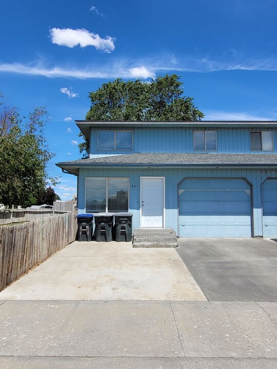 803 C St in Moses Lake, WA - Building Photo