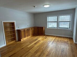 49 Glenwood Ave in Queensbury, NY - Foto de edificio - Building Photo