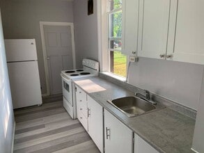 102 Wellington St E in Chatham, ON - Building Photo - Building Photo