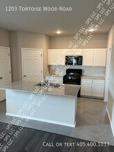 1203 Tortoise Wood Rd in Norman, OK - Building Photo - Building Photo