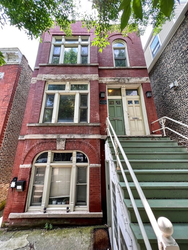 property at 1811 W Cortland St