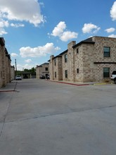 7606 Rocio Dr, Unit 11 in Laredo, TX - Building Photo - Building Photo