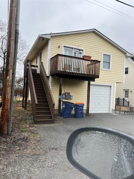 property at 7 W Bank St