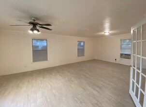 7026 Spring Leaf in San Antonio, TX - Building Photo - Building Photo