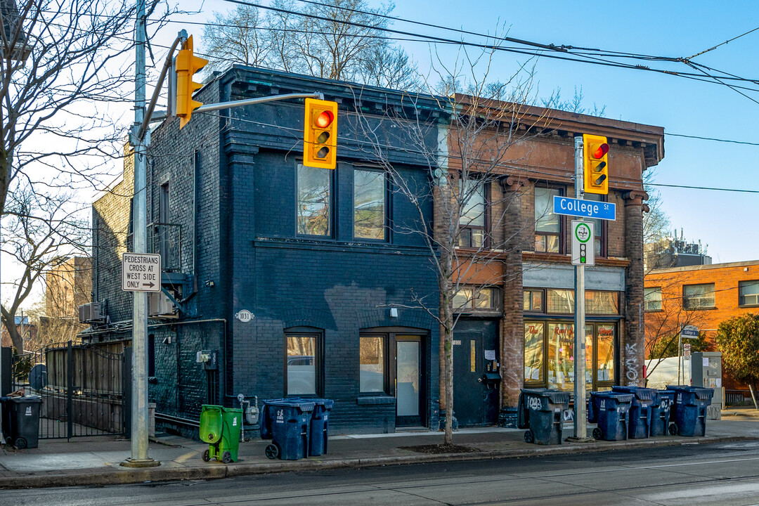 1031 College St in Toronto, ON - Building Photo