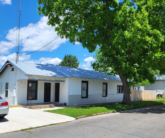 1000 N Poplar St, Unit A