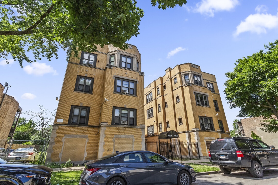 4035 W Gladys Ave in Chicago, IL - Building Photo