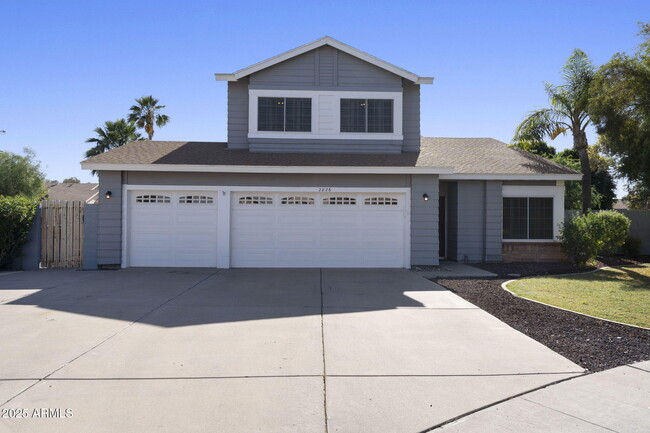 property at 2826 N Villas Ct