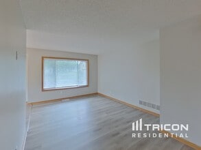 452 Orchard Pkwy W in Shakopee, MN - Building Photo - Building Photo