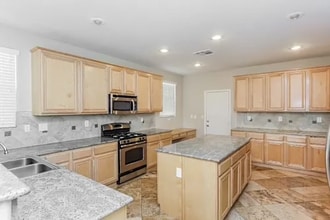 689 Kew Gardens Dr in Las Vegas, NV - Building Photo - Building Photo