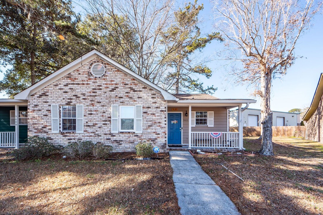 9611 Blue Jay Ct in Ladson, SC - Building Photo