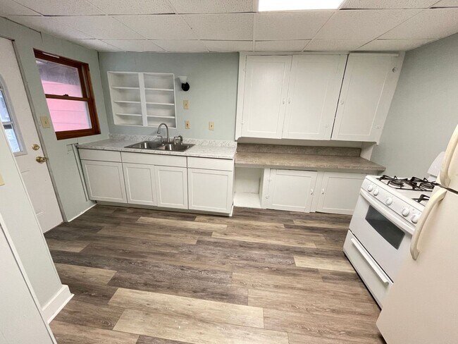 349 E Church St, Unit 349 in Adrian, MI - Building Photo - Building Photo