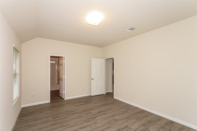 property at 5542 Latta Plantation Dr